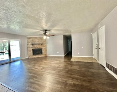 5617 Espanola Drive - Photo Thumbnail 2