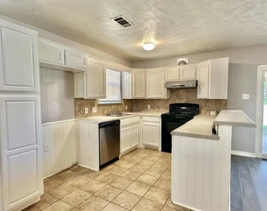 5617 Espanola Drive - Photo Thumbnail 5
