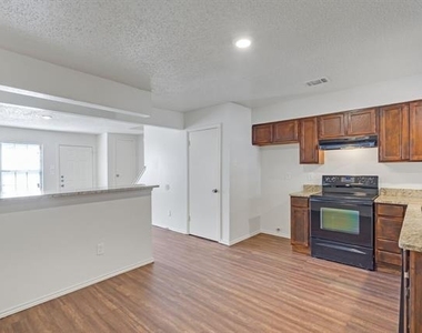 210 Rolston Road - Photo Thumbnail 4