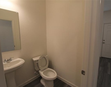 1246 Herring Drive - Photo Thumbnail 8