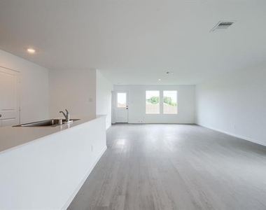 201 Cattail Lane - Photo Thumbnail 8