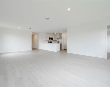 201 Cattail Lane - Photo Thumbnail 7