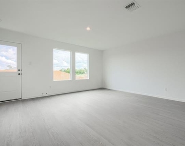 201 Cattail Lane - Photo Thumbnail 9