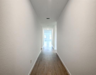 201 Cattail Lane - Photo Thumbnail 3