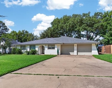 4202 Indian Creek Court - Photo Thumbnail 4