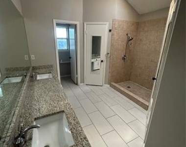 1007 Almond Court - Photo Thumbnail 12