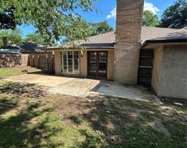 1007 Almond Court - Photo Thumbnail 23
