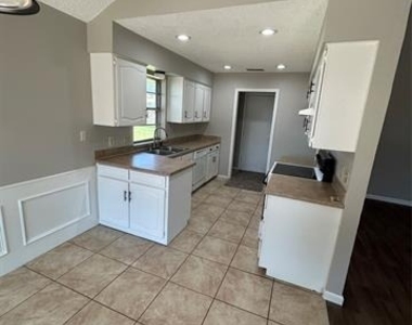 1007 Almond Court - Photo Thumbnail 6
