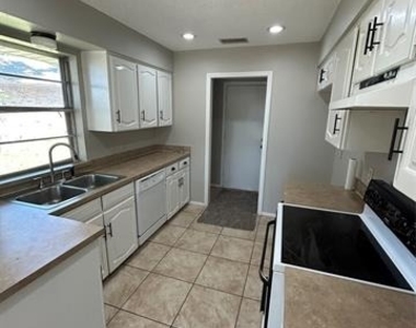 1007 Almond Court - Photo Thumbnail 7