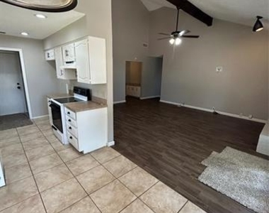 1007 Almond Court - Photo Thumbnail 10