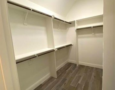 4007 Sioux Court - Photo Thumbnail 13