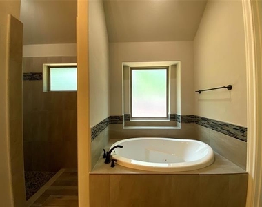 4007 Sioux Court - Photo Thumbnail 12