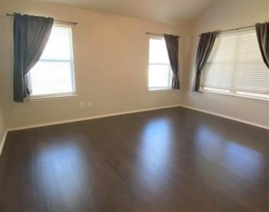 10413 Trevino Lane - Photo Thumbnail 8