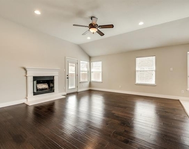 10413 Trevino Lane - Photo Thumbnail 2