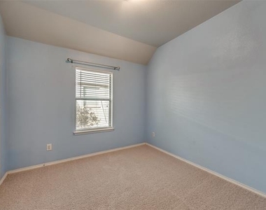 203 Cedar Creek Drive - Photo Thumbnail 11