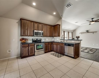 203 Cedar Creek Drive - Photo Thumbnail 8