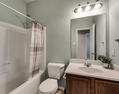 203 Cedar Creek Drive - Photo Thumbnail 12