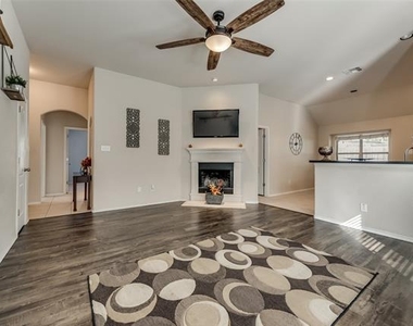203 Cedar Creek Drive - Photo Thumbnail 4