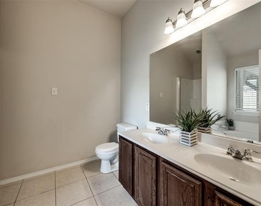 203 Cedar Creek Drive - Photo Thumbnail 15