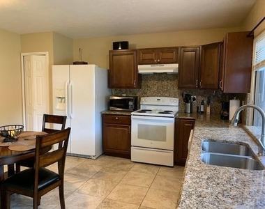 4905 Avery Circle - Photo Thumbnail 3