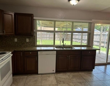 4905 Avery Circle - Photo Thumbnail 5