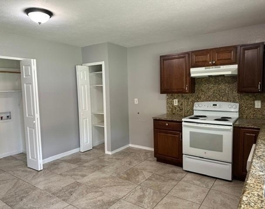 4905 Avery Circle - Photo Thumbnail 2