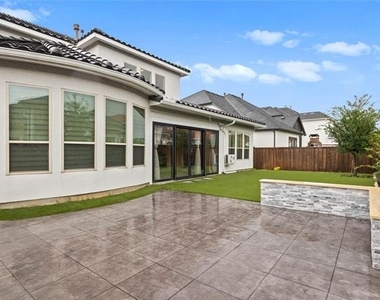 12189 Diamond Creek Drive - Photo Thumbnail 32