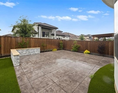 12189 Diamond Creek Drive - Photo Thumbnail 31