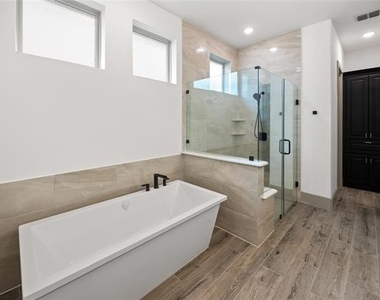 12189 Diamond Creek Drive - Photo Thumbnail 16