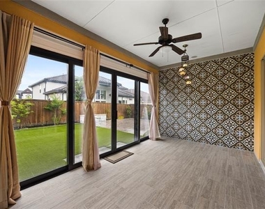 12189 Diamond Creek Drive - Photo Thumbnail 6
