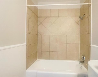1905 Brookview Drive - Photo Thumbnail 6