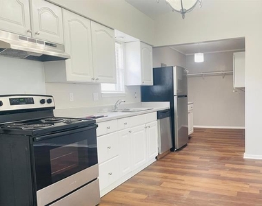 1905 Brookview Drive - Photo Thumbnail 9