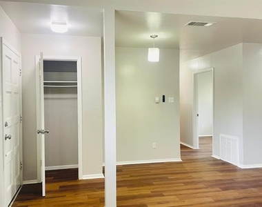 1905 Brookview Drive - Photo Thumbnail 1