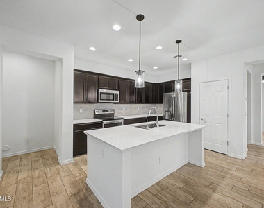 1360 W Joshua Tree Avenue - Photo Thumbnail 11