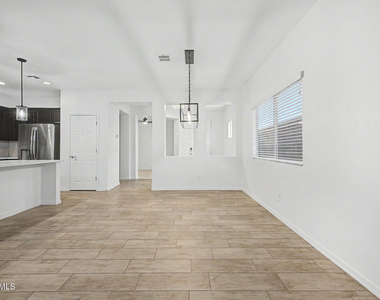 1360 W Joshua Tree Avenue - Photo Thumbnail 9