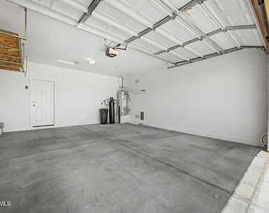 1360 W Joshua Tree Avenue - Photo Thumbnail 31