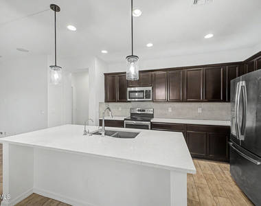 1360 W Joshua Tree Avenue - Photo Thumbnail 13