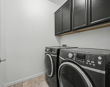 1360 W Joshua Tree Avenue - Photo Thumbnail 30