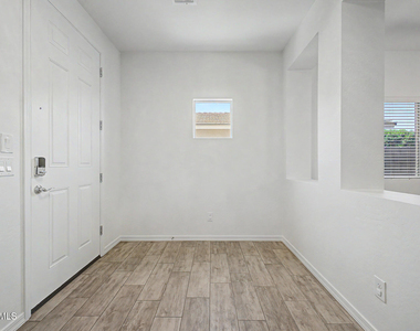 1360 W Joshua Tree Avenue - Photo Thumbnail 5