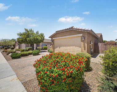 1360 W Joshua Tree Avenue - Photo Thumbnail 2