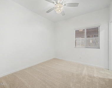 1360 W Joshua Tree Avenue - Photo Thumbnail 25