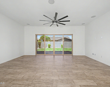 1360 W Joshua Tree Avenue - Photo Thumbnail 7