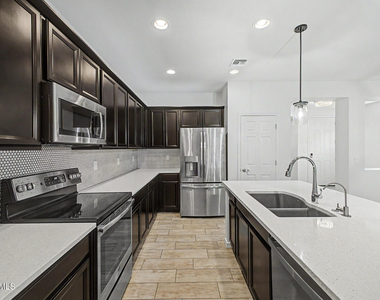 1360 W Joshua Tree Avenue - Photo Thumbnail 15