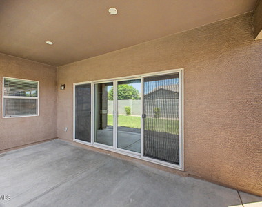 1360 W Joshua Tree Avenue - Photo Thumbnail 32