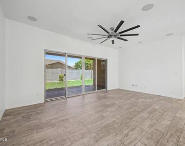 1360 W Joshua Tree Avenue - Photo Thumbnail 6