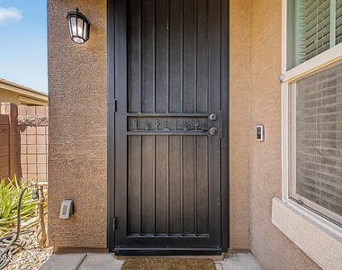 1360 W Joshua Tree Avenue - Photo Thumbnail 3