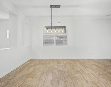 1360 W Joshua Tree Avenue - Photo Thumbnail 10