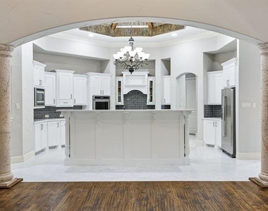 2101 Miracle Point Drive - Photo Thumbnail 7
