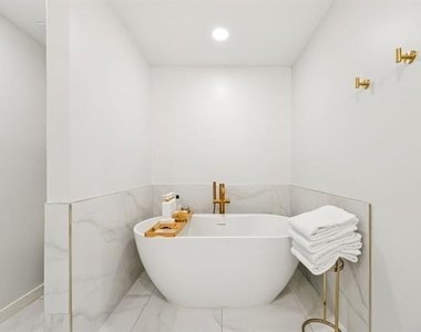 5909 Luther Lane - Photo Thumbnail 22