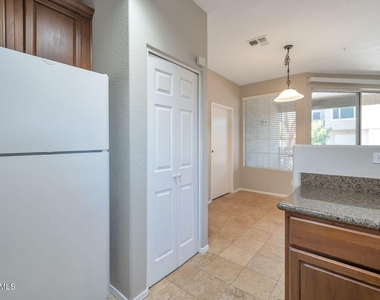 1633 E Lakeside Drive - Photo Thumbnail 9